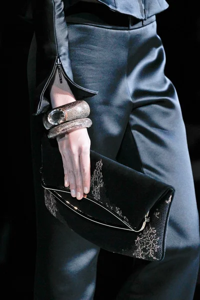 Look 17